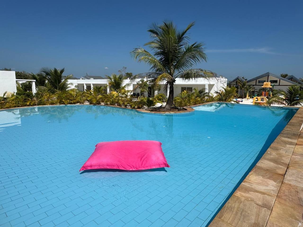 You&Me Resort Pagoda Beach Eksteriør billede