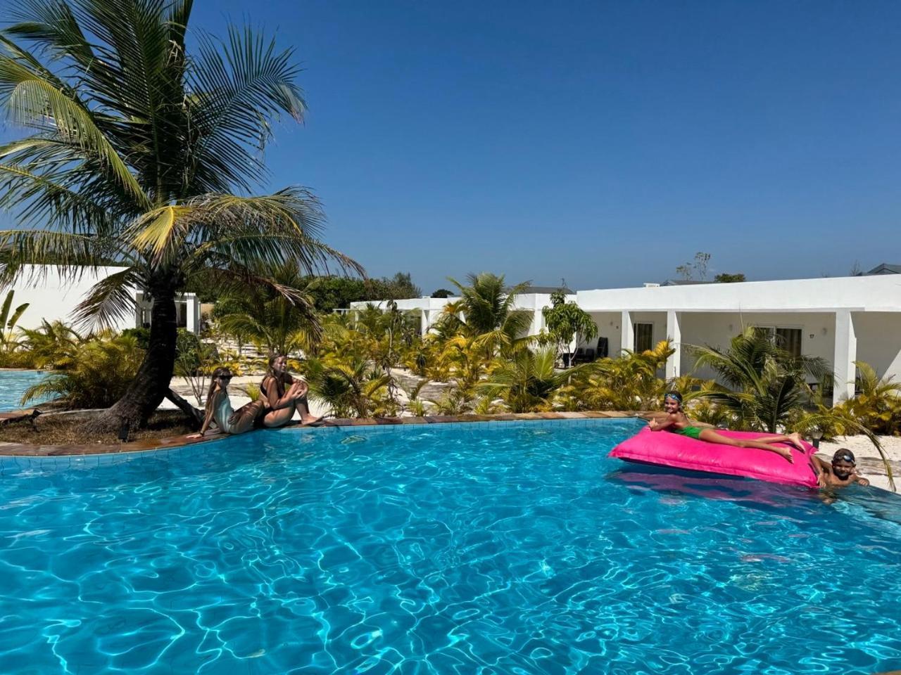 You&Me Resort Pagoda Beach Eksteriør billede